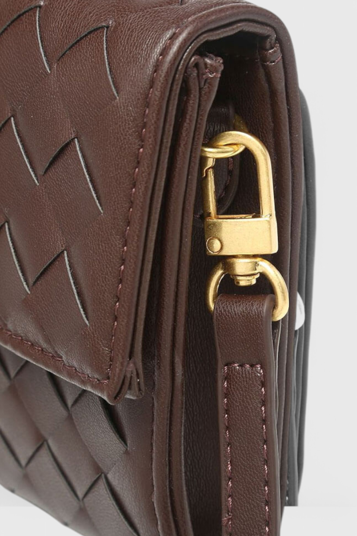 Melanie Clutch -laukku kultaisella solmuyksityiskohdalla